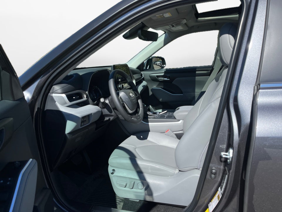 2025 Toyota Highlander Hybrid Hybrid XLE