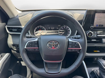2025 Toyota HIGHLANDER XLE
