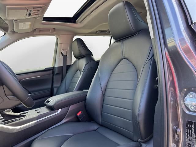 2025 Toyota HIGHLANDER XLE