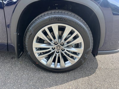 2026 Toyota Highlander Platinum