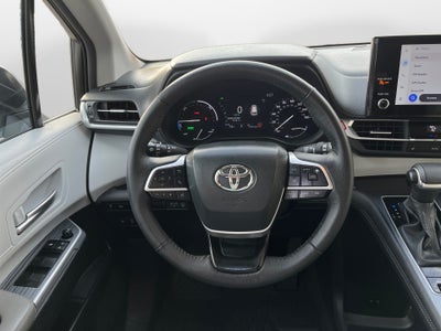 2025 Toyota SIENNA XLE XLE 8 Passenger
