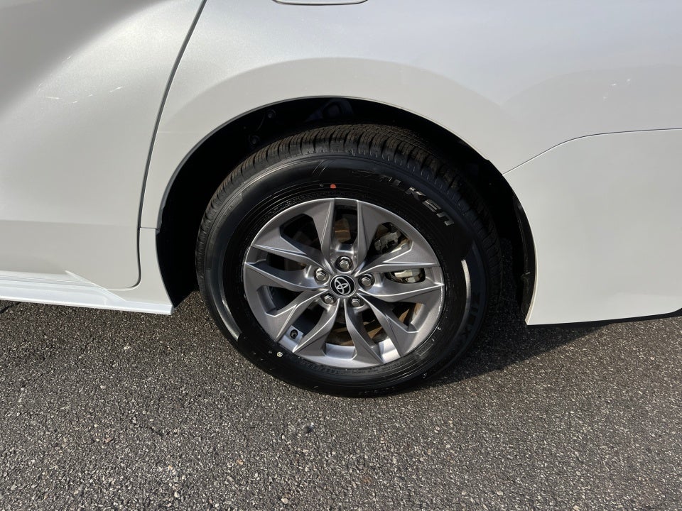 2025 Toyota SIENNA XLE XLE 8 Passenger