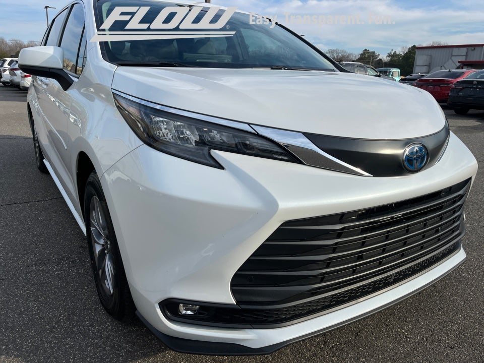 2025 Toyota SIENNA XLE XLE 8 Passenger