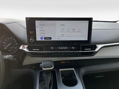 2025 Toyota SIENNA XLE XLE 8 Passenger