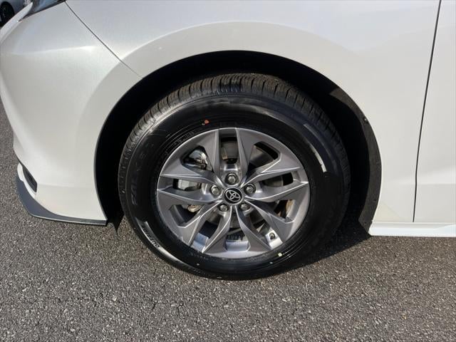 2025 Toyota SIENNA XLE XLE 8 Passenger