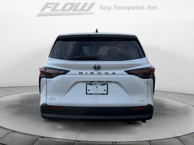 2025 Toyota SIENNA XLE XLE 8 Passenger