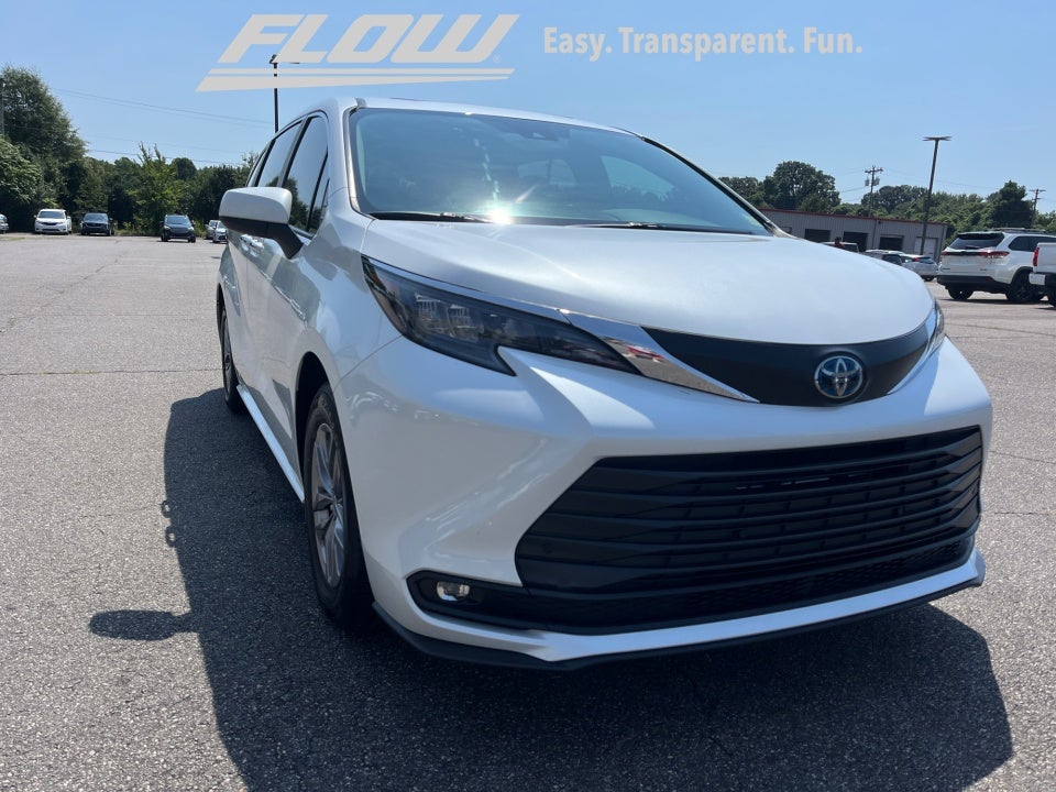 2025 Toyota Sienna XLE