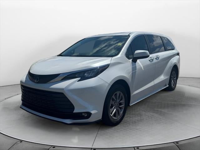2025 Toyota Sienna XLE