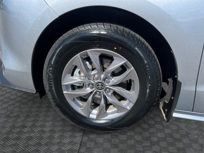2025 Toyota Sienna XLE