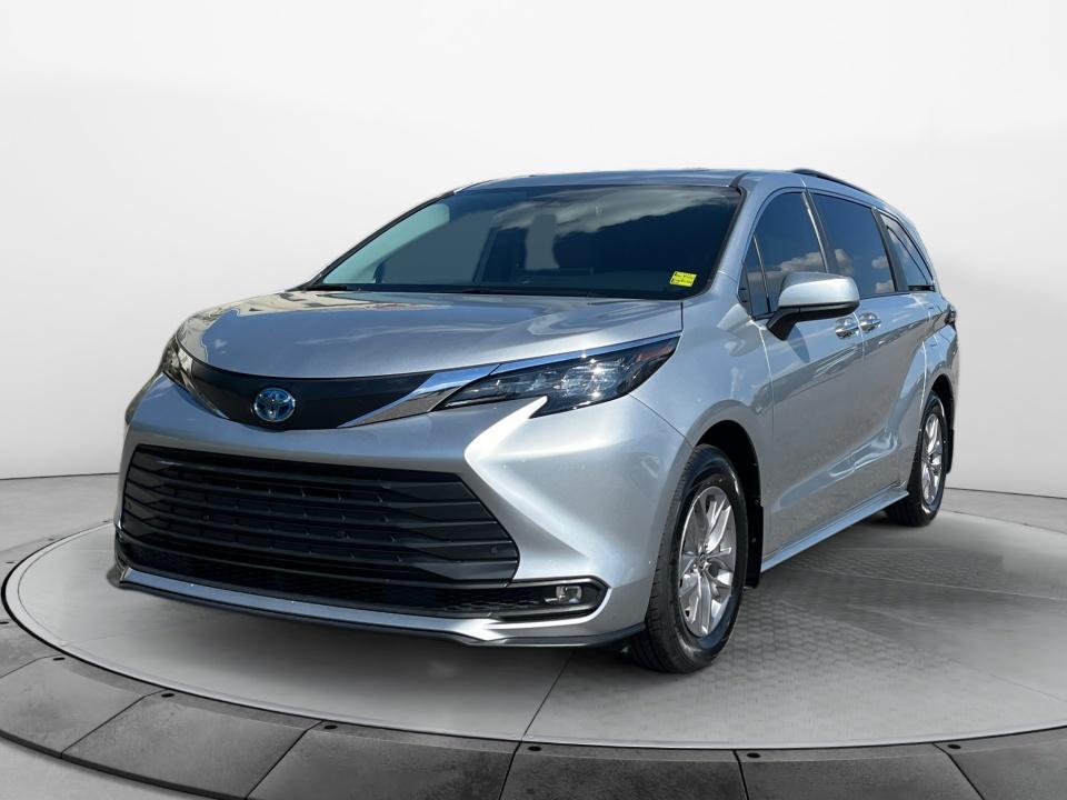 2025 Toyota Sienna XLE