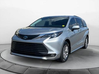 2025 Toyota Sienna XLE