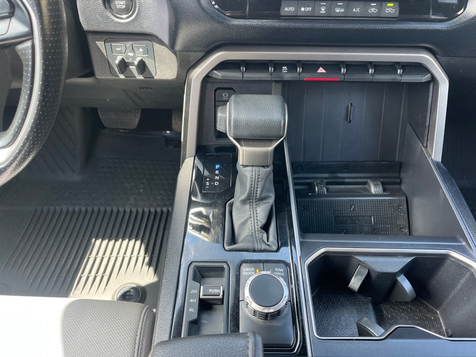 2025 Toyota TUNDRA 4X4 SR5