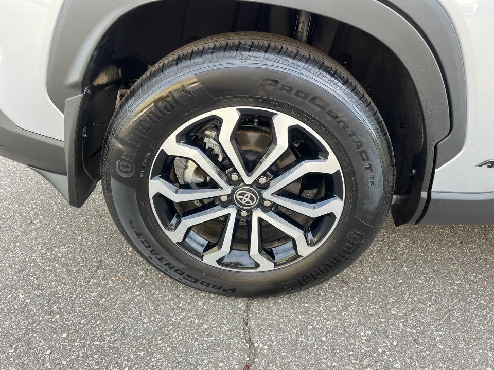 2024 Toyota Corolla Cross Hybrid SE