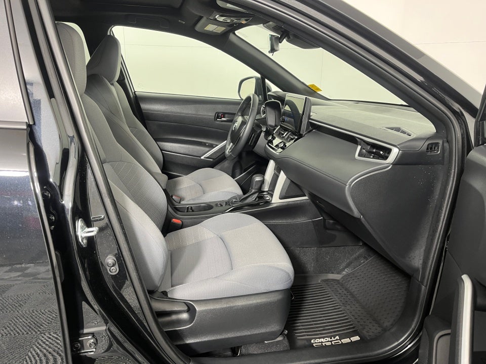 2025 Toyota COROLLA CROSS HV SE