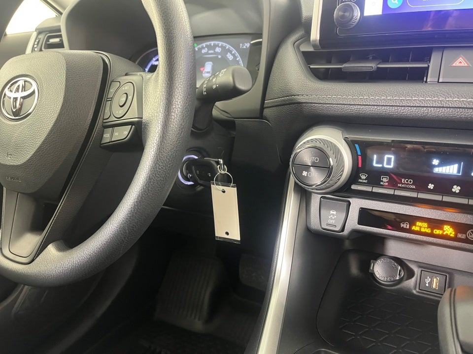 2025 Toyota RAV4 HYBRID LE