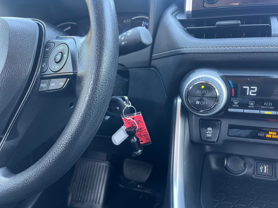 2025 Toyota RAV4 HYBRID LE