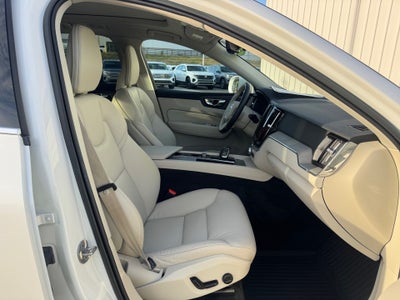 2023 Volvo XC60 Recharge Plug-In Hybrid T8 Plus Bright Theme