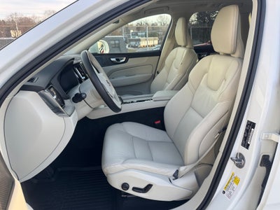 2023 Volvo XC60 Recharge Plug-In Hybrid T8 Plus Bright Theme