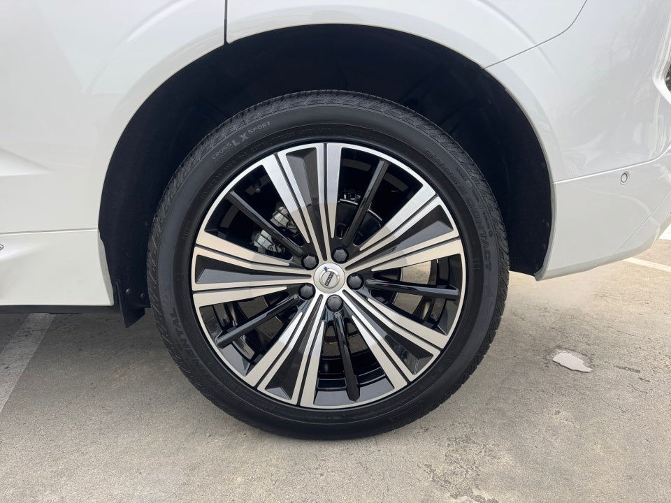 2023 Volvo XC60 B5 Plus Bright Theme