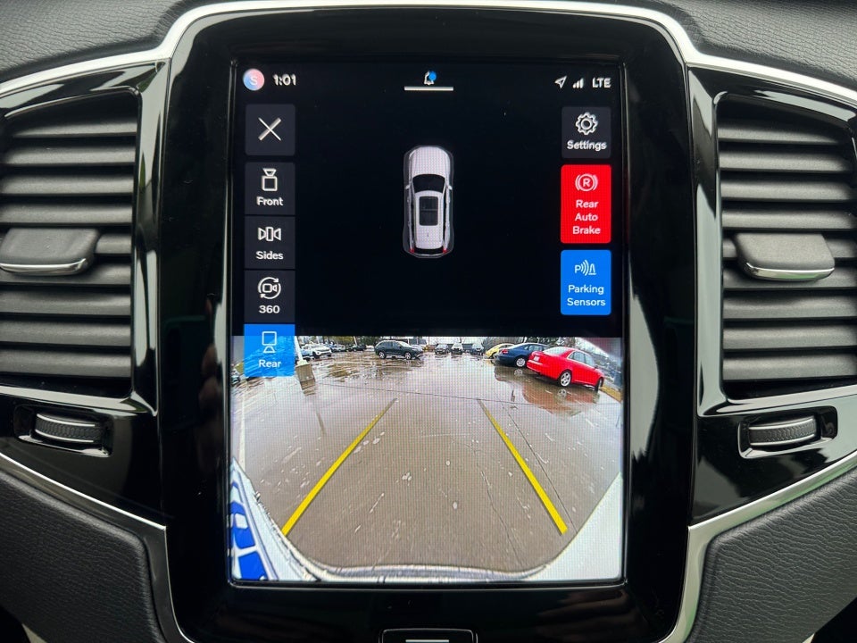 2023 Volvo XC90 B5 Plus