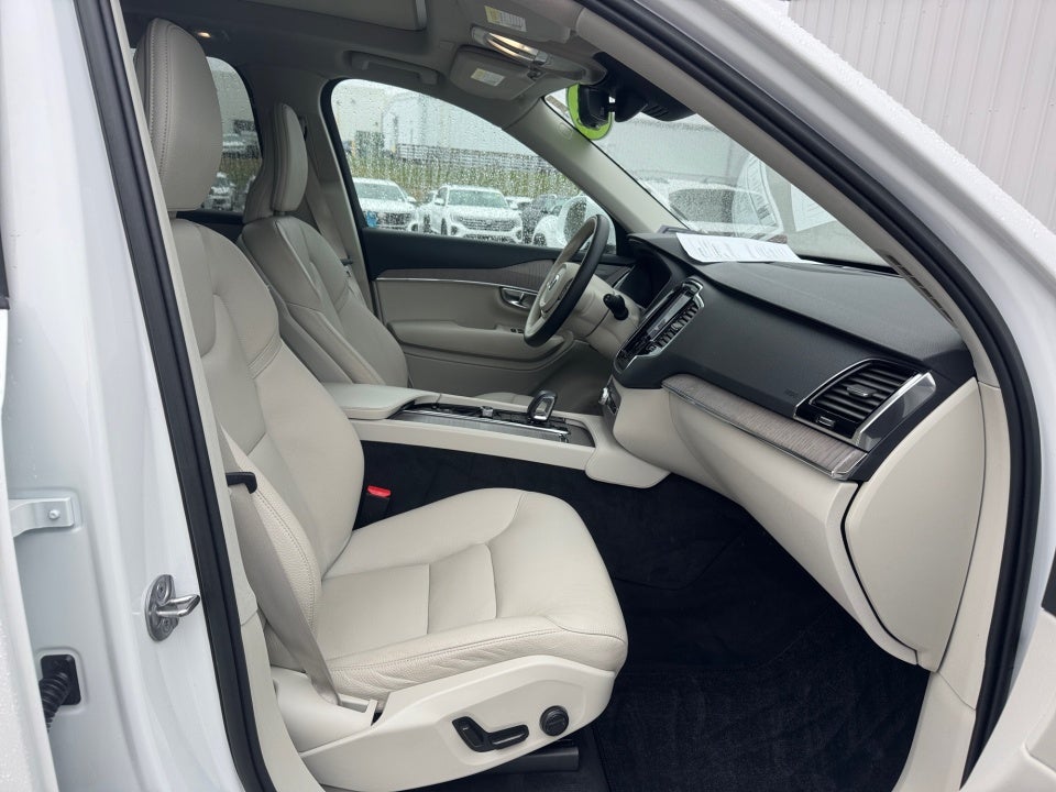 2023 Volvo XC90 B5 Plus