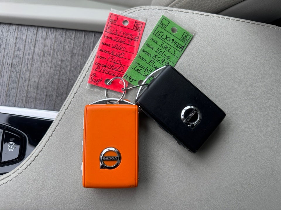 2023 Volvo XC90 B5 Plus