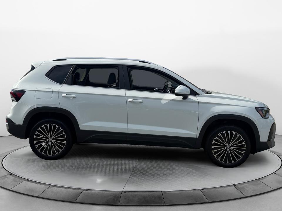 2025 Volkswagen Taos SE