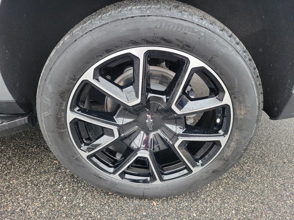 2024 Chevrolet Suburban 4WD RST