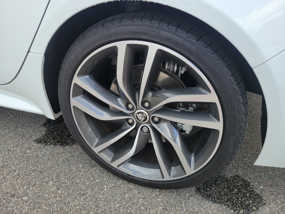 2024 Jaguar XF R-Dynamic SE