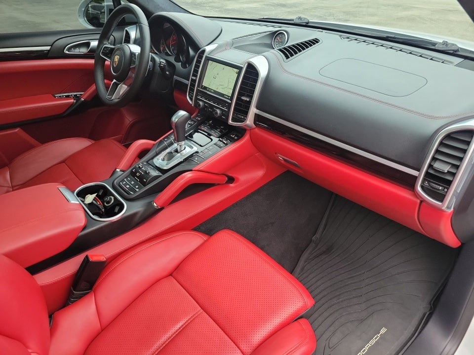 2016 Porsche Cayenne GTS