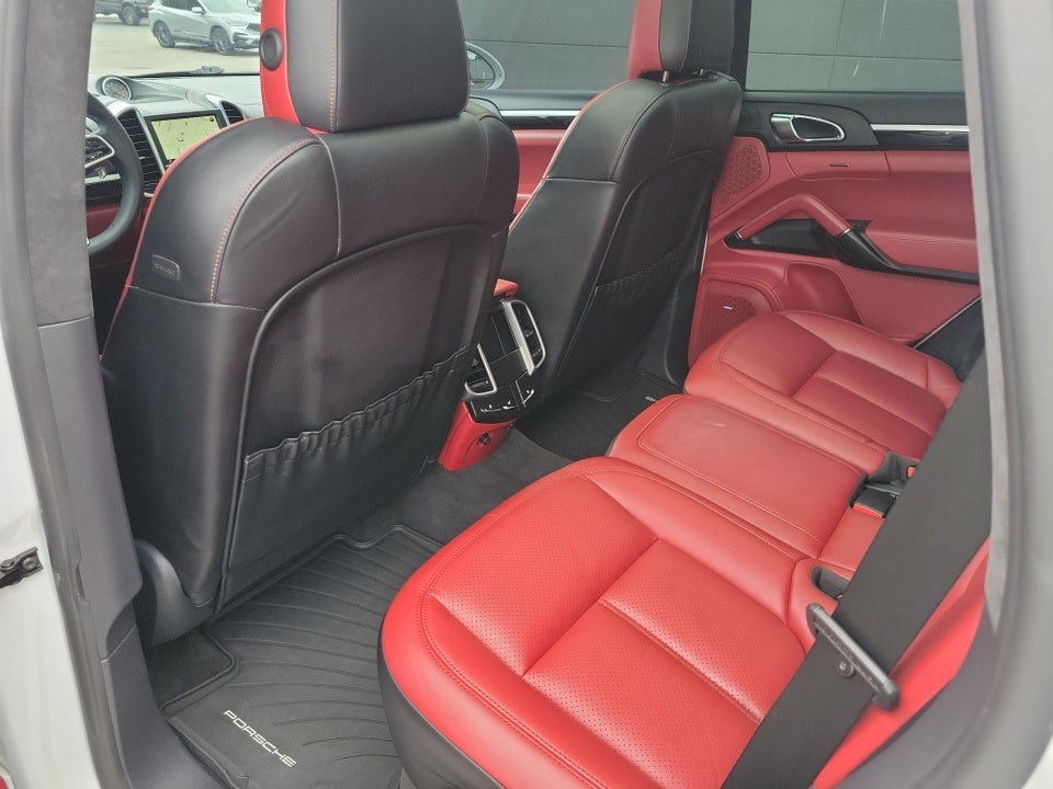 2016 Porsche Cayenne GTS