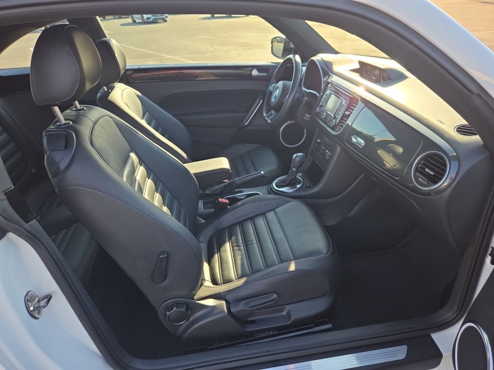 2012 Volkswagen Beetle 2.0T Turbo w/Sound/Nav PZEV