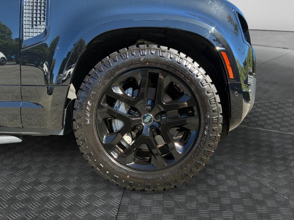 2024 Land Rover Defender Outbound
