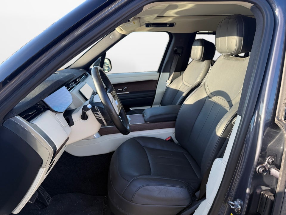 2024 Land Rover Range Rover P530 SE