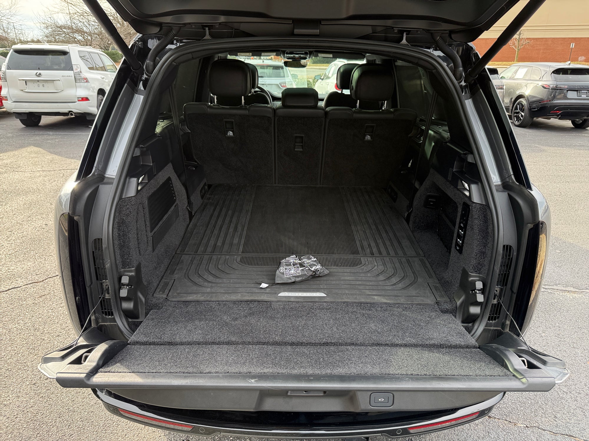 2024 Land Rover Range Rover P400 SE