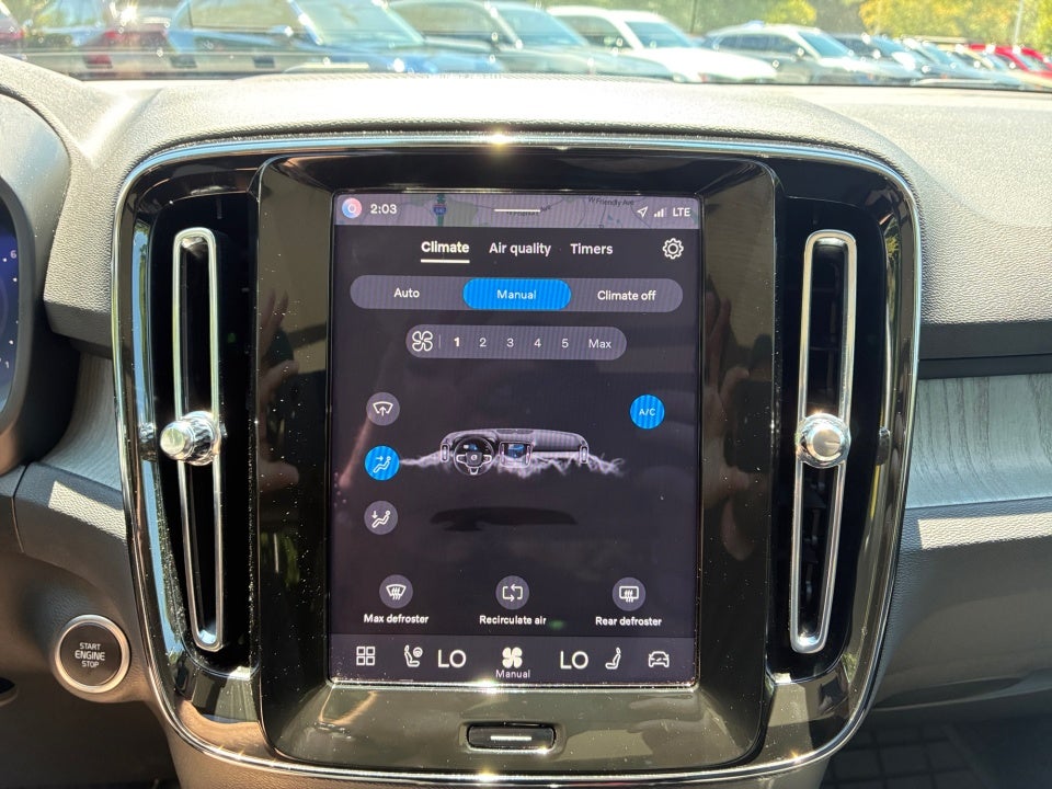 2025 Volvo XC40 B5 Ultra Bright Theme