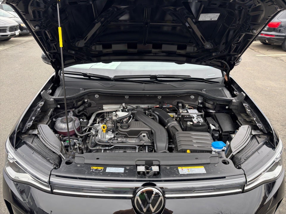 2026 Volkswagen Taos SE Black