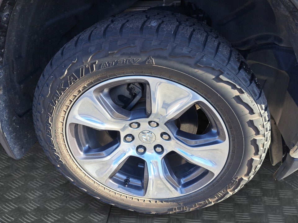 2020 RAM 1500 Laramie Crew Cab 4x4 5'7" Box