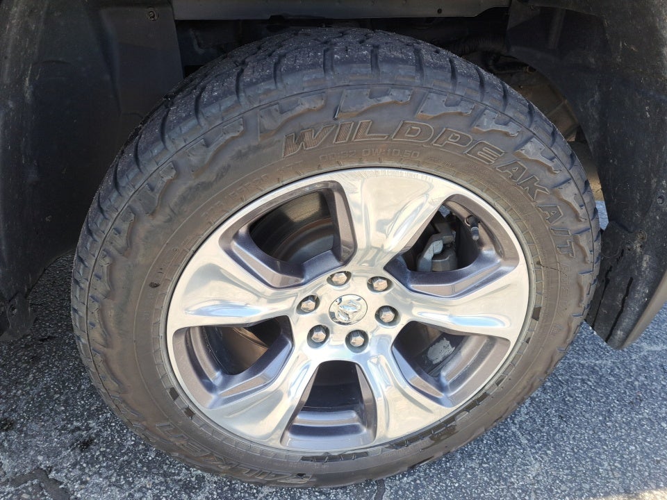 2020 RAM 1500 Laramie Crew Cab 4x4 5'7" Box