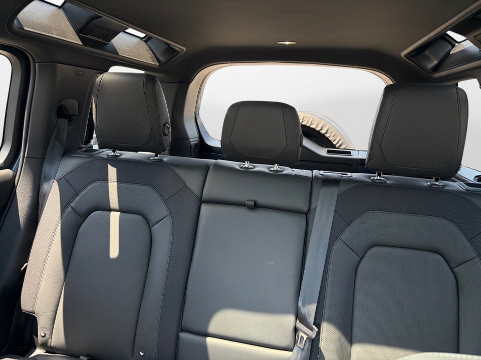 2024 Land Rover Defender X-Dynamic SE